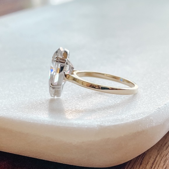 14k Gold, 6ct Elongated Pear Ring - Picture 5 of 8